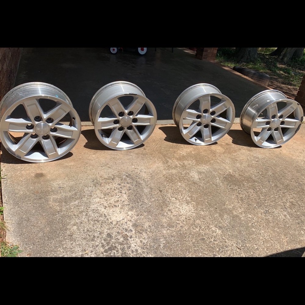 Times Size 17 Yukon XL 2008